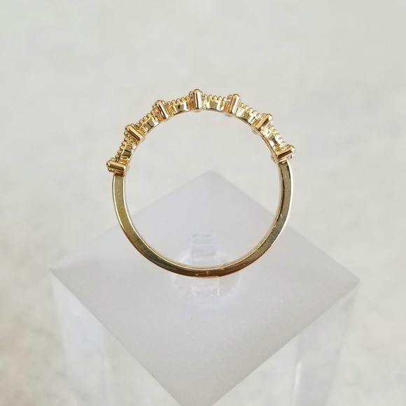 Delicate Yellow Gold Ring - Picture 5 of 8